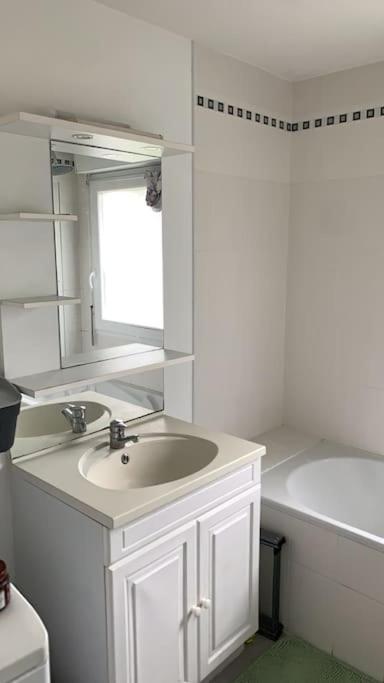 Appartement Lumineux De 60M2 Guer Esterno foto